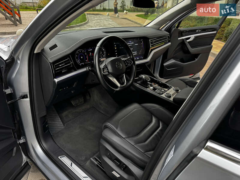 Позашляховик / Кросовер Volkswagen Touareg 2020 в Києві фото 14 Позашляховик / Кросовер Volkswagen Touareg 2020 в Києві