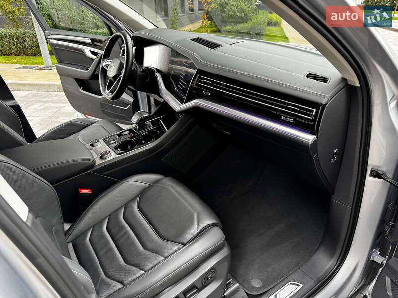Позашляховик / Кросовер Volkswagen Touareg 2020 в Києві фото 26 Позашляховик / Кросовер Volkswagen Touareg 2020 в Києві
