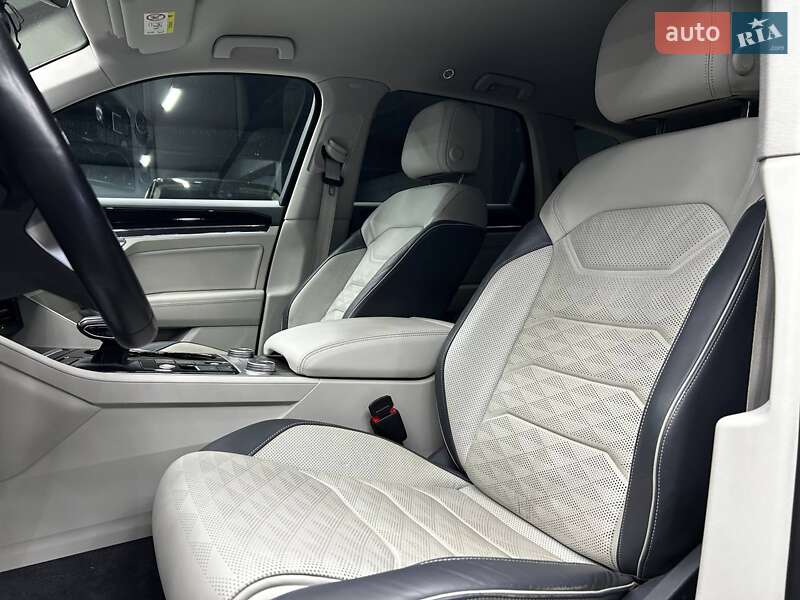 Позашляховик / Кросовер Volkswagen Touareg 2020 в Чернівцях