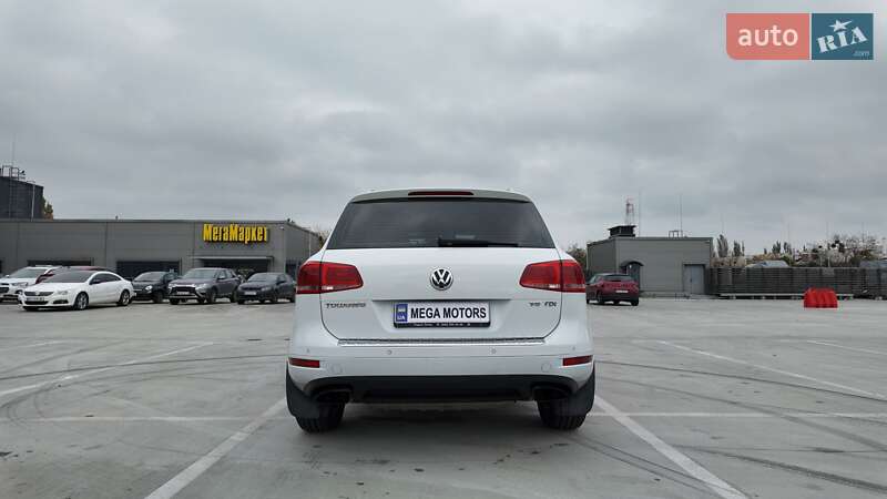 Внедорожник / Кроссовер Volkswagen Touareg 2012 в Киеве