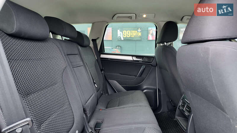 Внедорожник / Кроссовер Volkswagen Touareg 2012 в Киеве