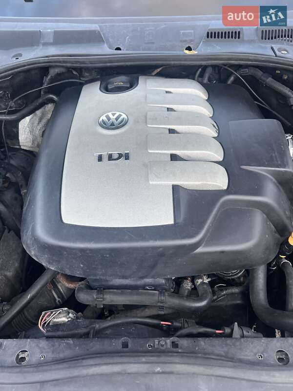 Внедорожник / Кроссовер Volkswagen Touareg 2003 в Черновцах