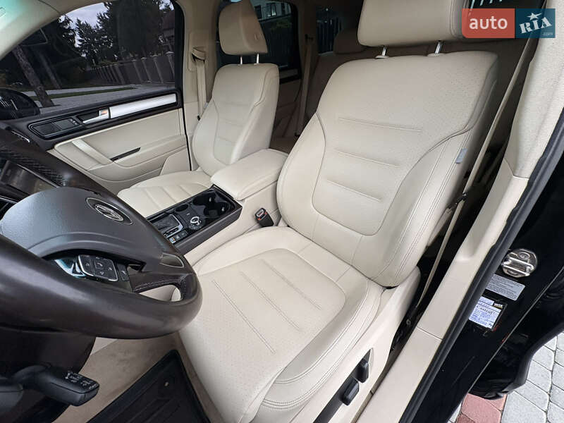 Внедорожник / Кроссовер Volkswagen Touareg 2010 в Староконстантинове