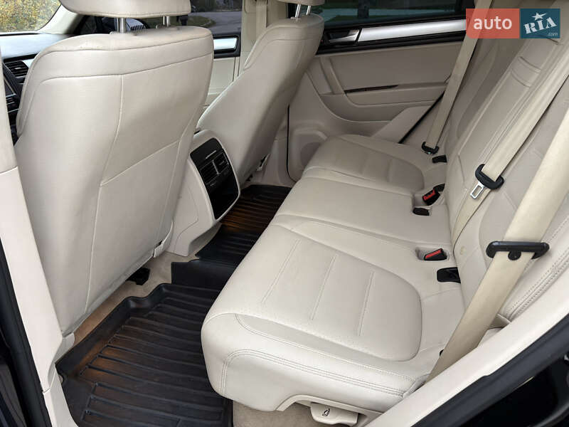 Внедорожник / Кроссовер Volkswagen Touareg 2010 в Староконстантинове