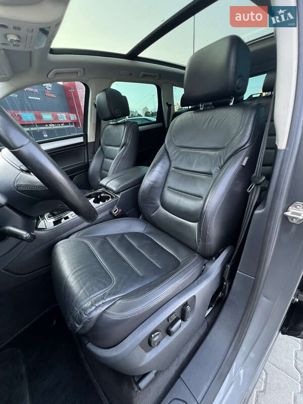 Позашляховик / Кросовер Volkswagen Touareg 2016 в Києві фото 21 Позашляховик / Кросовер Volkswagen Touareg 2016 в Києві