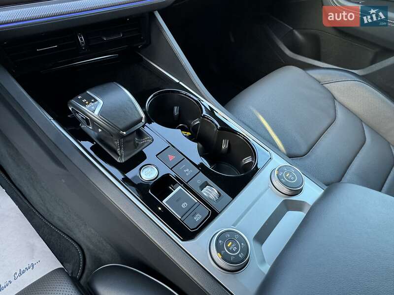 Позашляховик / Кросовер Volkswagen Touareg 2021 в Києві