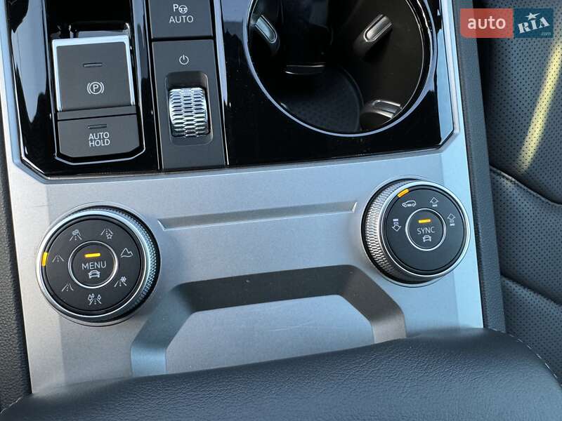 Позашляховик / Кросовер Volkswagen Touareg 2021 в Києві