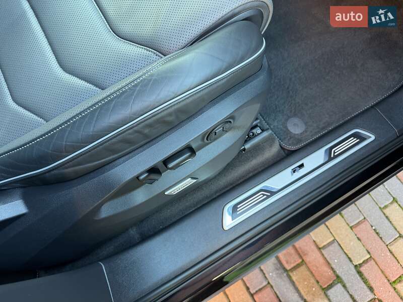 Позашляховик / Кросовер Volkswagen Touareg 2021 в Києві
