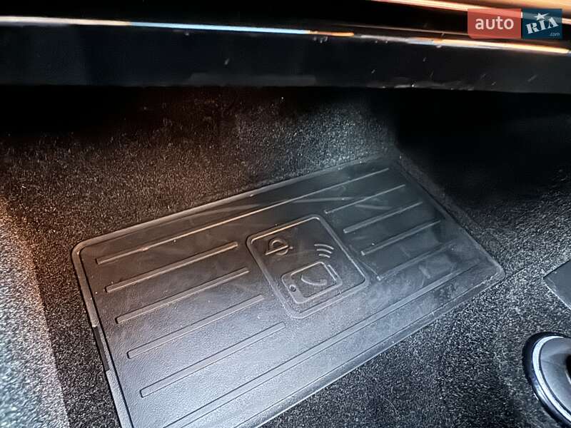 Позашляховик / Кросовер Volkswagen Touareg 2021 в Києві