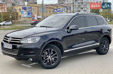 Внедорожник / Кроссовер Volkswagen Touareg 2013 в Сумах