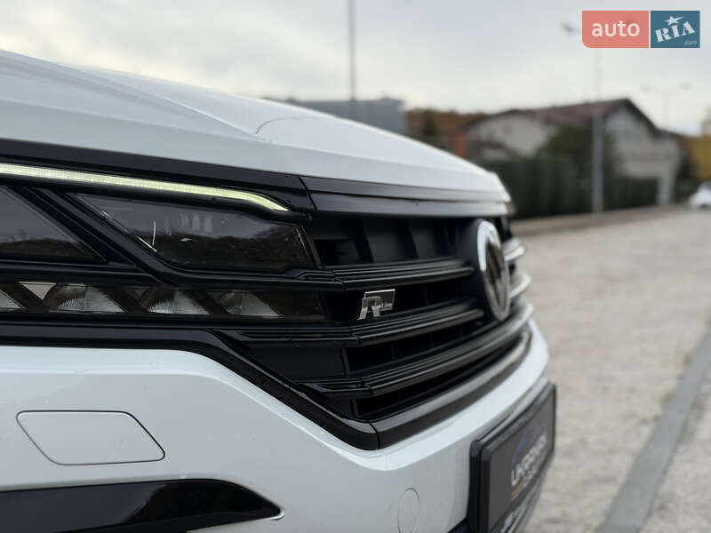 Позашляховик / Кросовер Volkswagen Touareg 2019 в Дніпрі