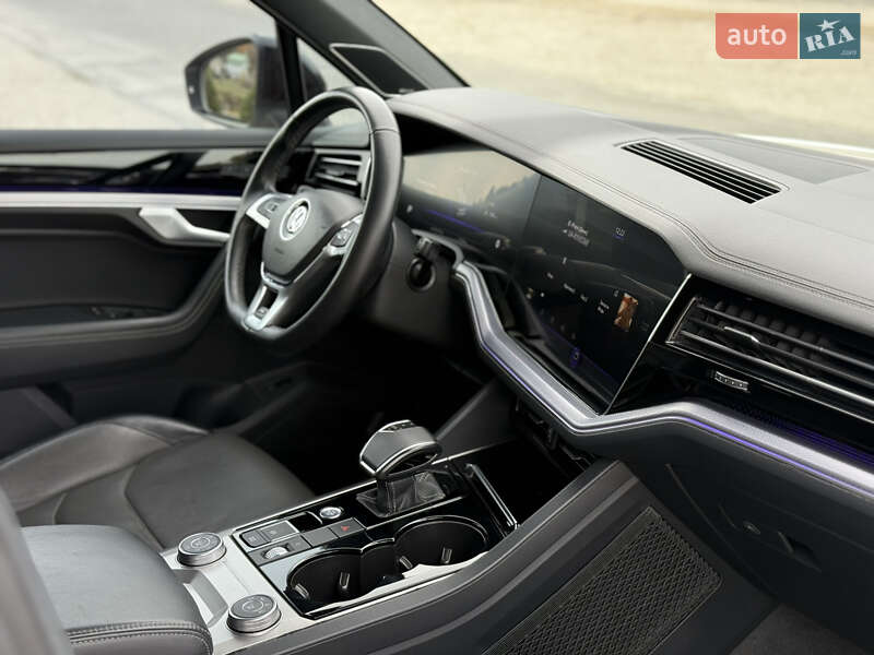 Позашляховик / Кросовер Volkswagen Touareg 2019 в Дніпрі