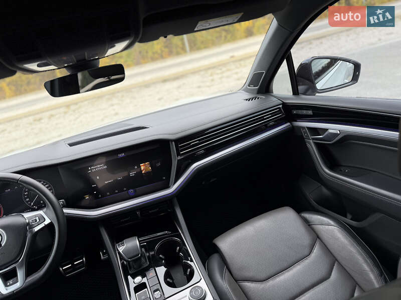 Позашляховик / Кросовер Volkswagen Touareg 2019 в Дніпрі