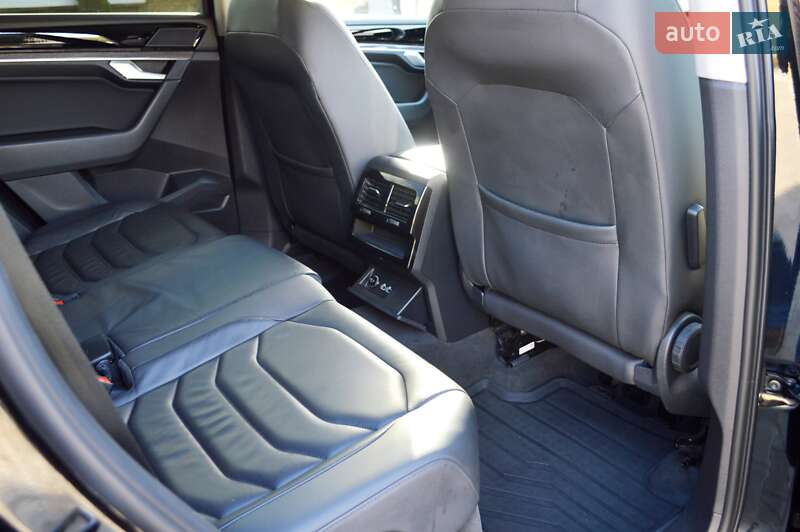 Внедорожник / Кроссовер Volkswagen Touareg 2018 в Одессе