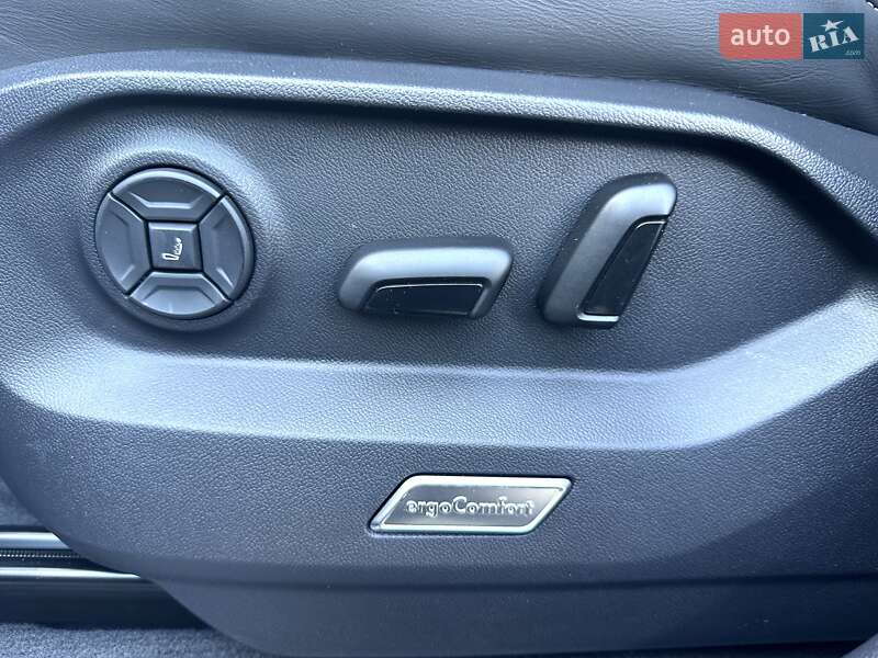 Внедорожник / Кроссовер Volkswagen Touareg 2025 в Днепре