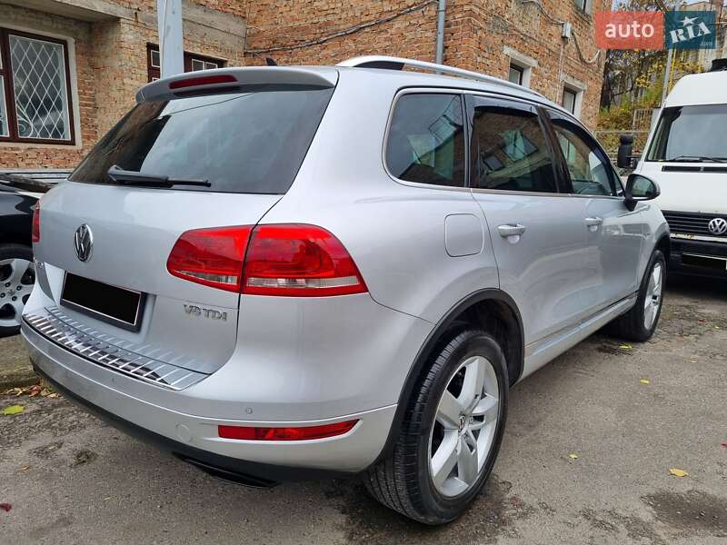 Внедорожник / Кроссовер Volkswagen Touareg 2013 в Ровно