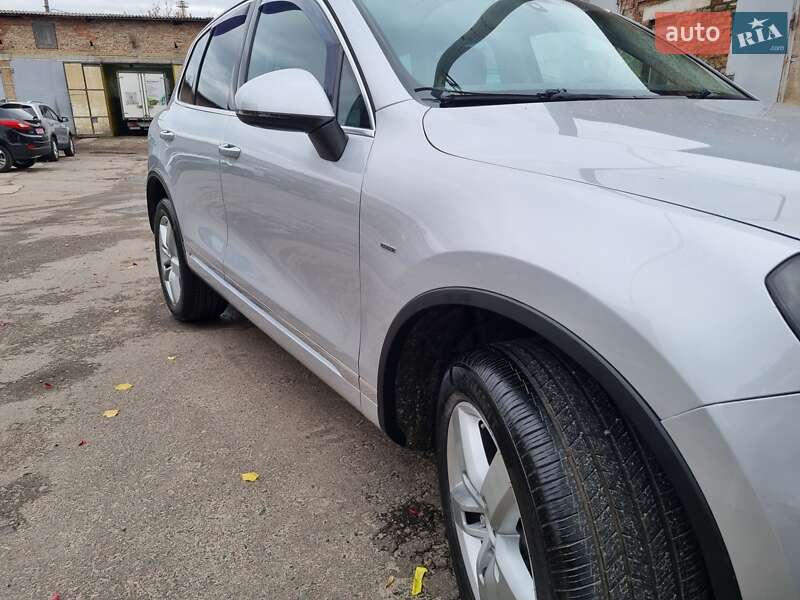 Внедорожник / Кроссовер Volkswagen Touareg 2013 в Ровно