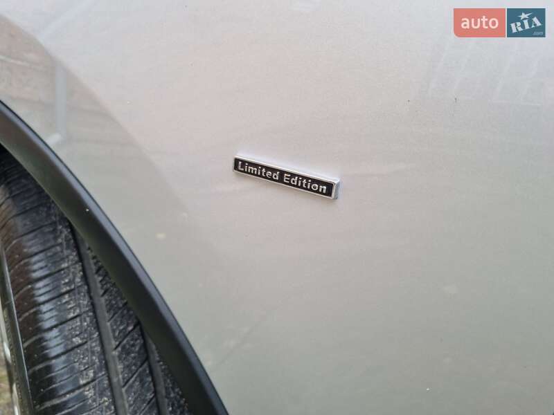 Внедорожник / Кроссовер Volkswagen Touareg 2013 в Ровно