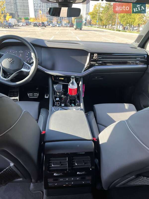 Внедорожник / Кроссовер Volkswagen Touareg 2024 в Киеве