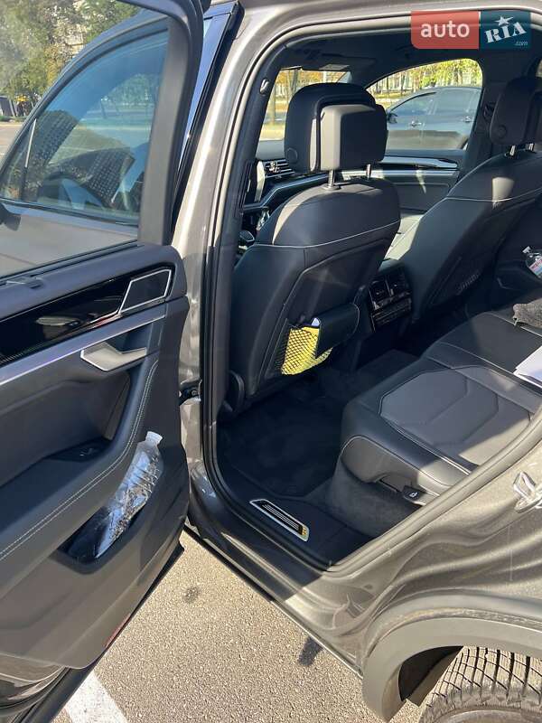 Внедорожник / Кроссовер Volkswagen Touareg 2024 в Киеве