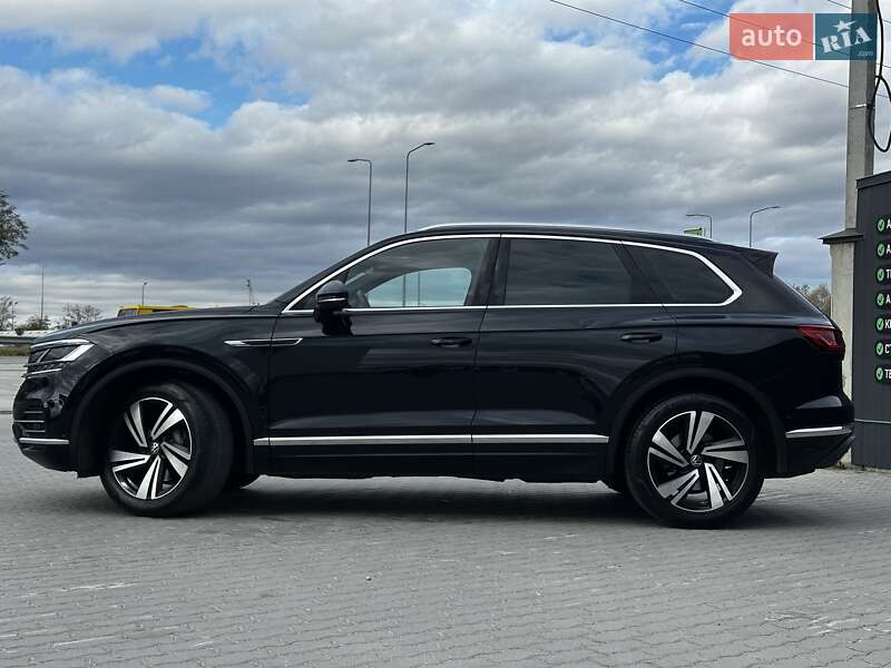 Позашляховик / Кросовер Volkswagen Touareg 2021 в Львові