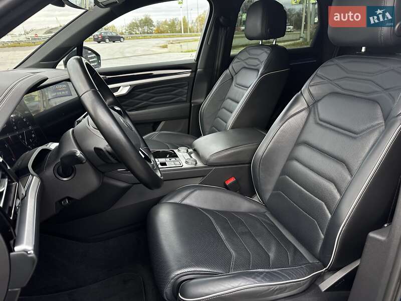 Позашляховик / Кросовер Volkswagen Touareg 2021 в Львові
