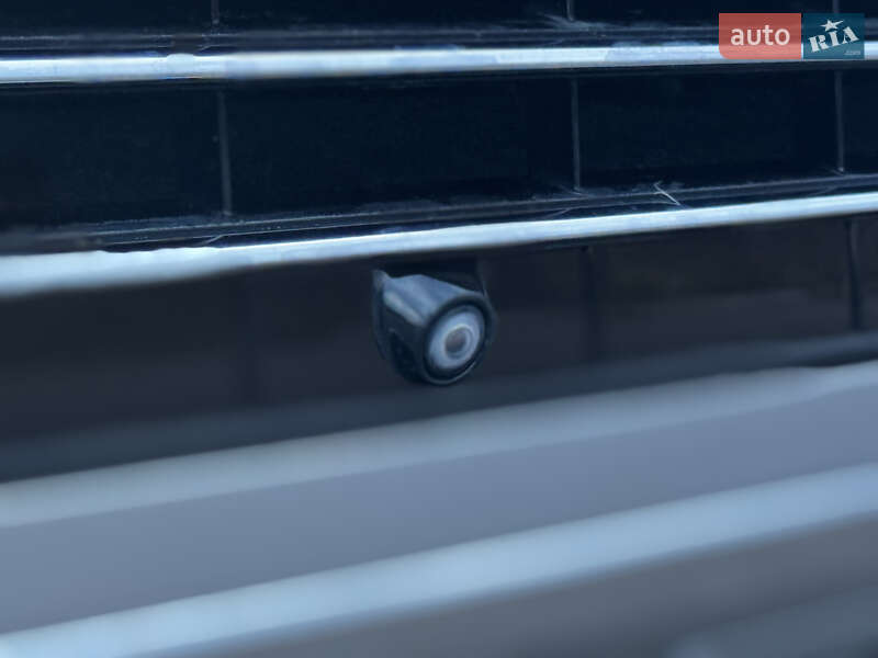 Внедорожник / Кроссовер Volkswagen Touareg 2015 в Дрогобыче