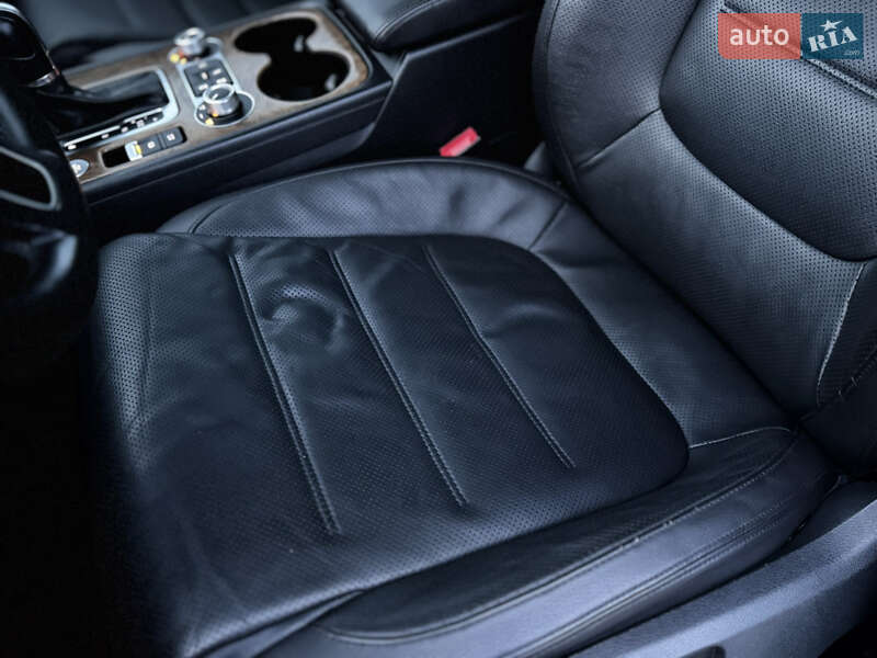 Внедорожник / Кроссовер Volkswagen Touareg 2015 в Дрогобыче