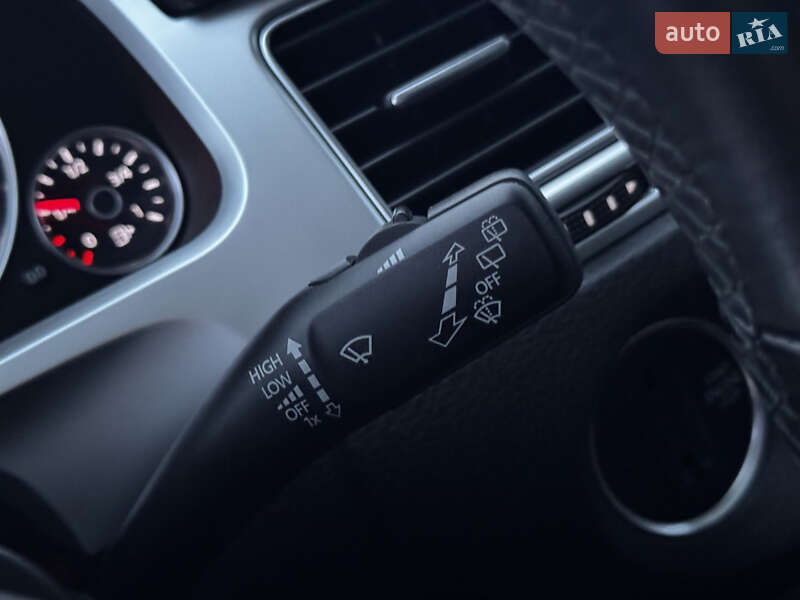 Внедорожник / Кроссовер Volkswagen Touareg 2015 в Дрогобыче