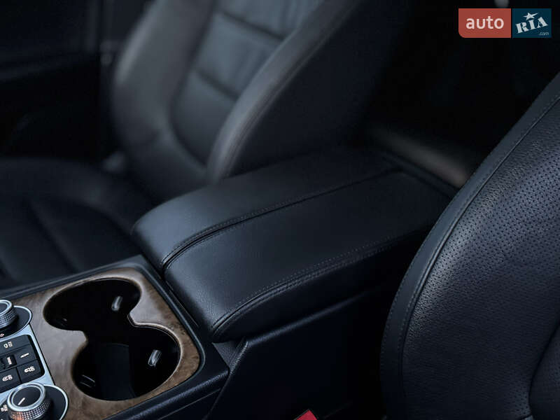 Внедорожник / Кроссовер Volkswagen Touareg 2015 в Дрогобыче