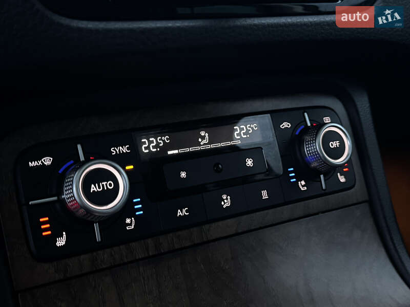 Внедорожник / Кроссовер Volkswagen Touareg 2015 в Дрогобыче