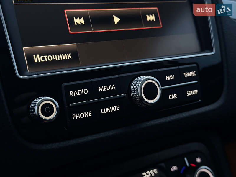 Внедорожник / Кроссовер Volkswagen Touareg 2015 в Дрогобыче