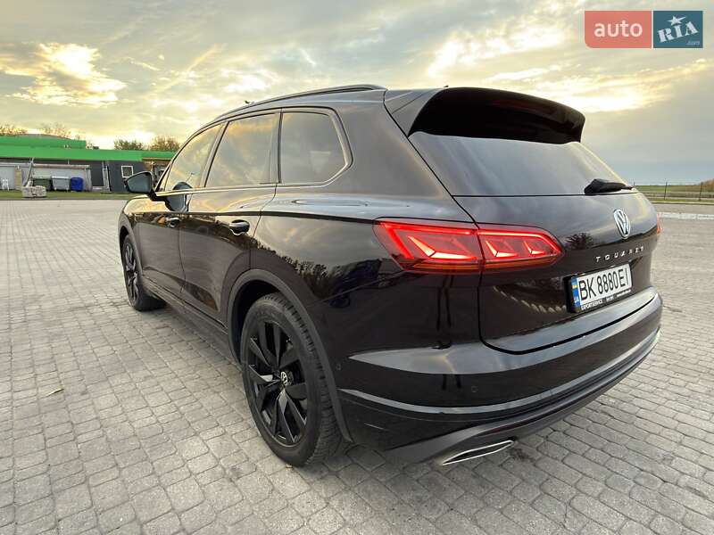 Внедорожник / Кроссовер Volkswagen Touareg 2018 в Радивилове