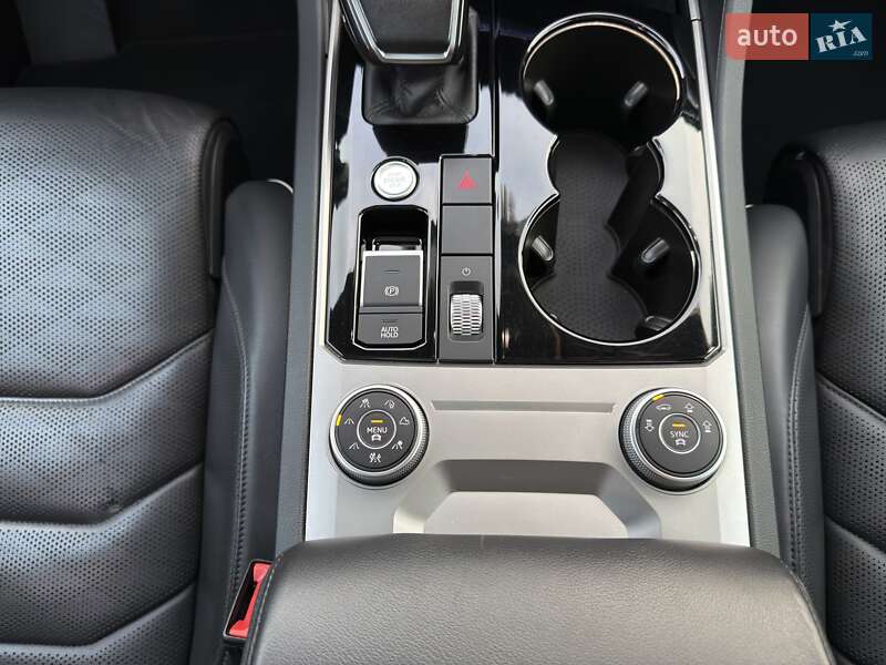 Внедорожник / Кроссовер Volkswagen Touareg 2018 в Радивилове