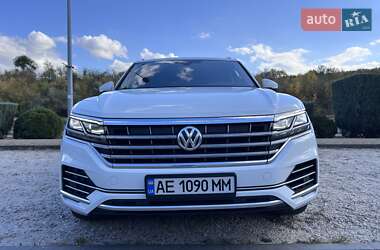 Позашляховик / Кросовер Volkswagen Touareg 2018 в Дніпрі