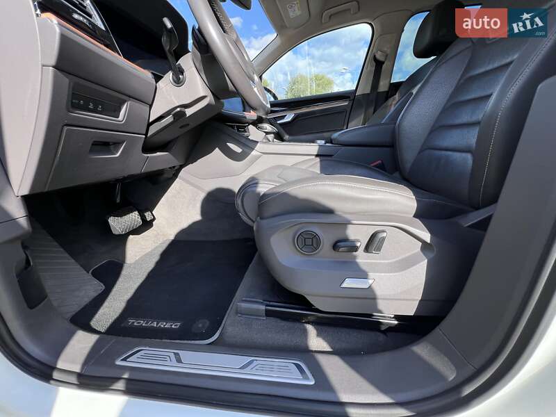 Внедорожник / Кроссовер Volkswagen Touareg 2018 в Днепре фото 19 Внедорожник / Кроссовер Volkswagen Touareg 2018 в Днепре