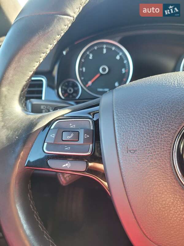 Внедорожник / Кроссовер Volkswagen Touareg 2010 в Одессе