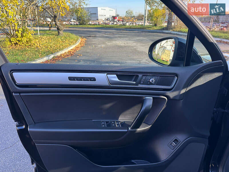 Внедорожник / Кроссовер Volkswagen Touareg 2016 в Коростышеве фото 14 Внедорожник / Кроссовер Volkswagen Touareg 2016 в Коростышеве