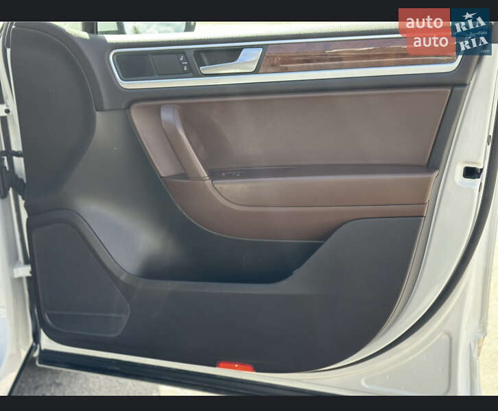 Позашляховик / Кросовер Volkswagen Touareg 2012 в Чернігові