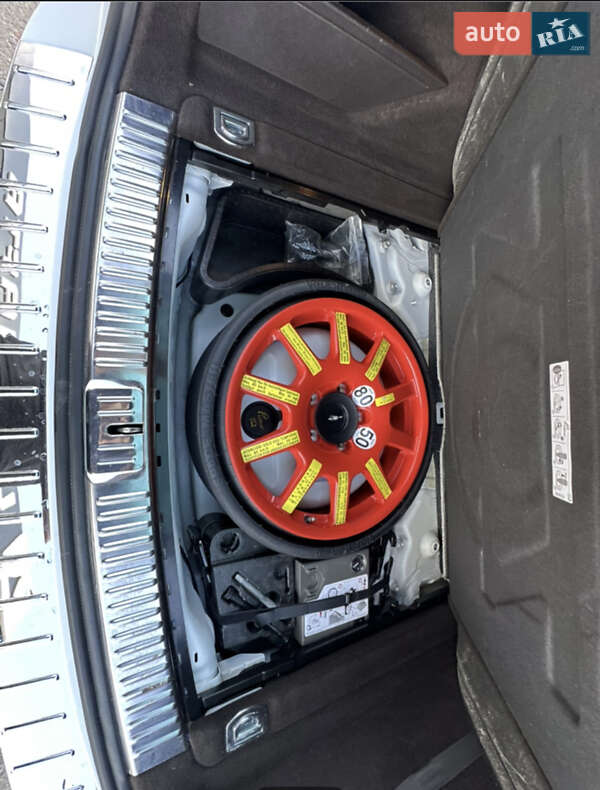 Позашляховик / Кросовер Volkswagen Touareg 2012 в Чернігові