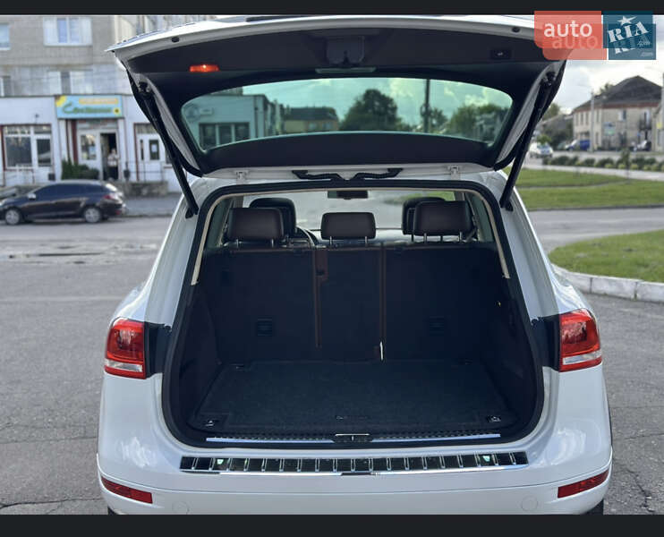 Позашляховик / Кросовер Volkswagen Touareg 2012 в Чернігові