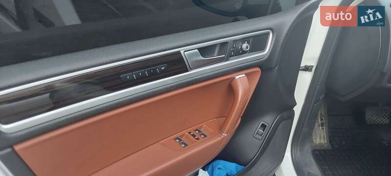 Внедорожник / Кроссовер Volkswagen Touareg 2017 в Броварах