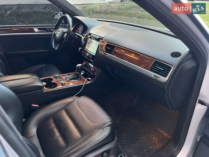 Внедорожник / Кроссовер Volkswagen Touareg 2010 в Виннице