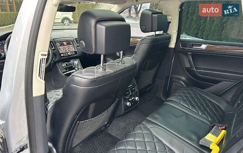 Внедорожник / Кроссовер Volkswagen Touareg 2016 в Виноградове