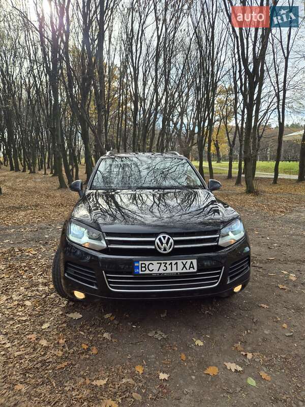 Внедорожник / Кроссовер Volkswagen Touareg 2012 в Львове