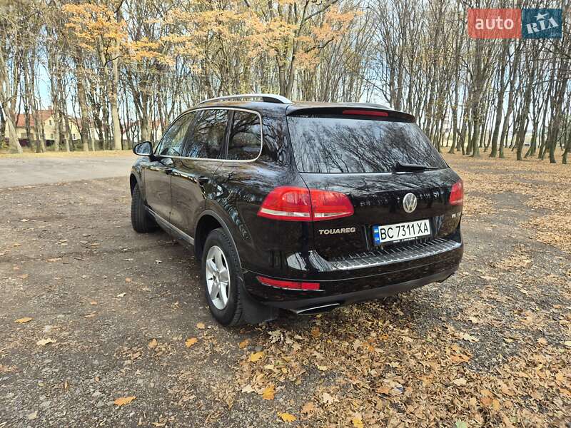Внедорожник / Кроссовер Volkswagen Touareg 2012 в Львове