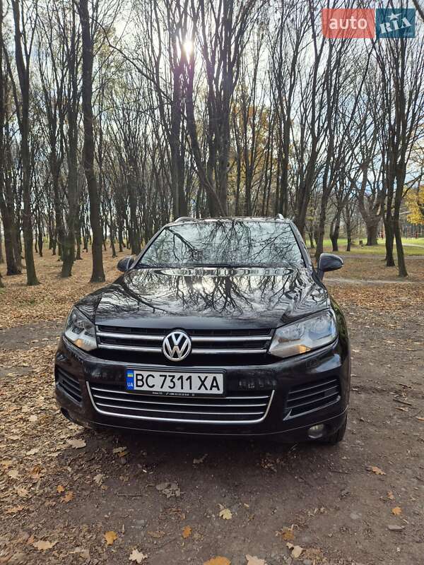 Внедорожник / Кроссовер Volkswagen Touareg 2012 в Львове