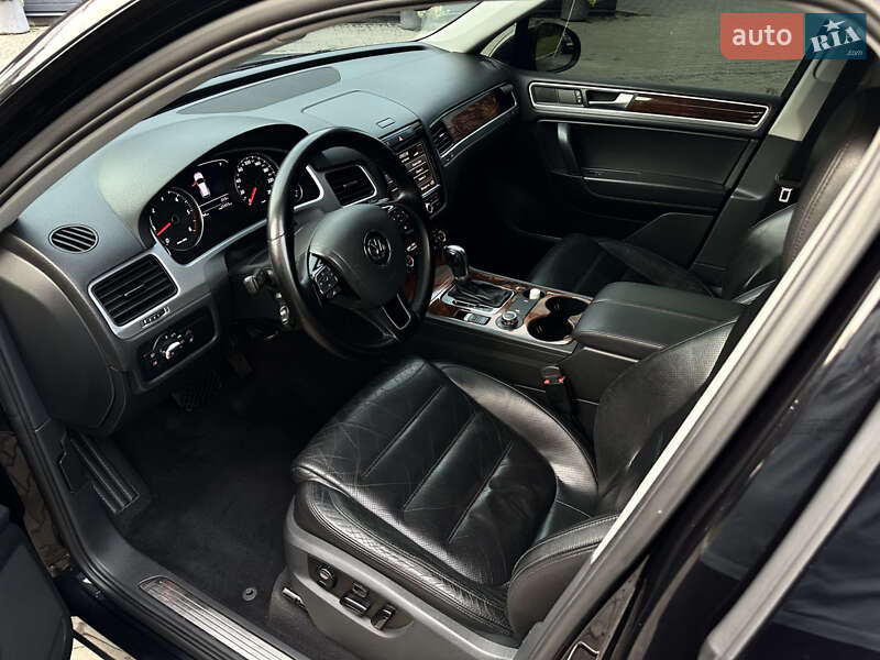 Внедорожник / Кроссовер Volkswagen Touareg 2010 в Хмельницком