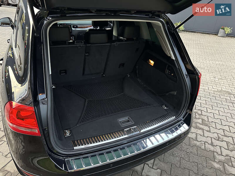 Внедорожник / Кроссовер Volkswagen Touareg 2010 в Хмельницком