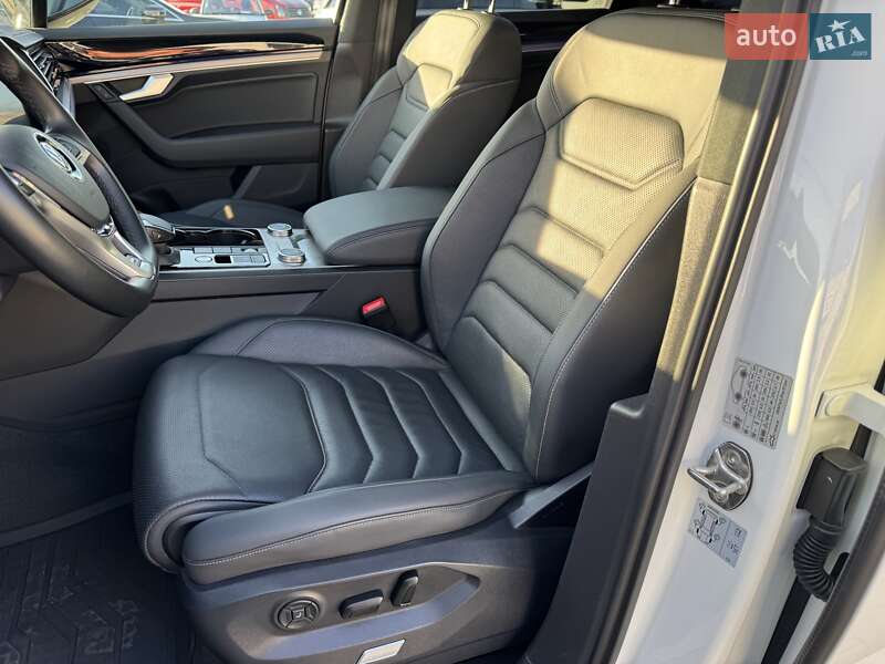 Внедорожник / Кроссовер Volkswagen Touareg 2020 в Черновцах